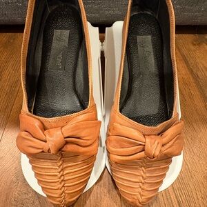 Elegant Women's Tan Loafers with Bow Detail
